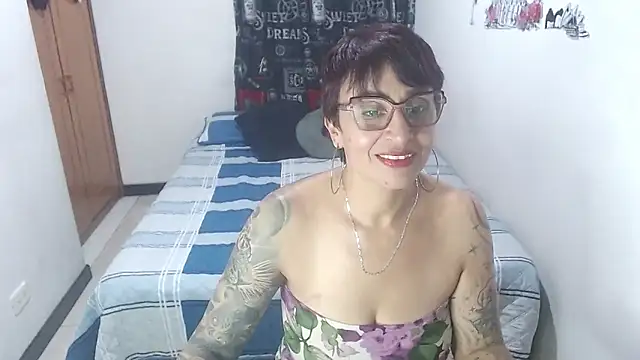 Snapshot of Charlotte_gray_ chatting on June 2026 02:46:01 AM Charlotte gray online show from June 2026 02:46:01 AM
