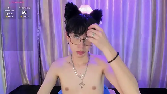 Demian Hush online show from April 2026 03:09:01 AM