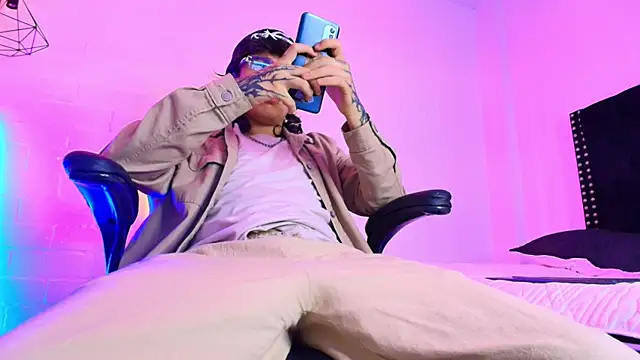 Snapshot of Axell_Kussh chatting on March 2026 03:19:02 AM Axell Kussh online show from March 2026 03:19:02 AM