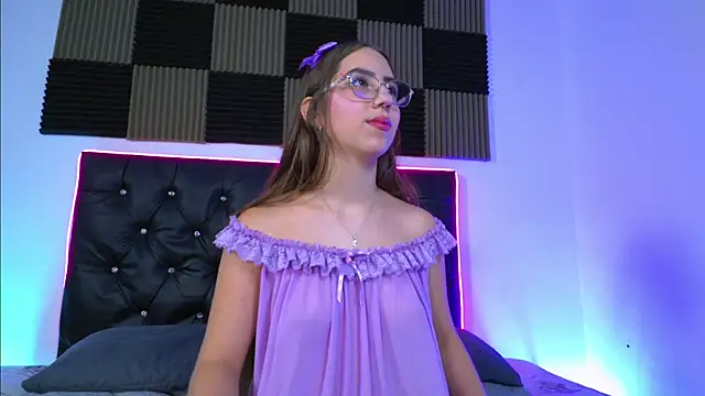 Snapshot of Annie_Peach chatting on July 2026 03:03:01 PM Annie Peach online show from July 2026 03:03:01 PM