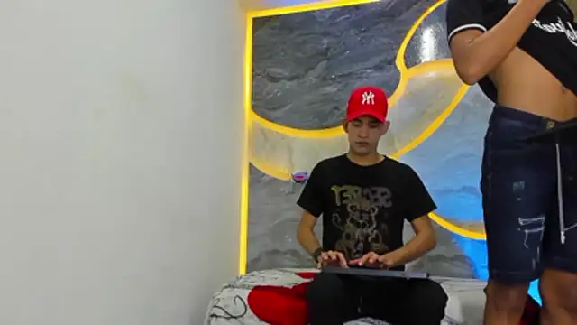 couplehot sex  online show from February 2026 04:00:01 AM