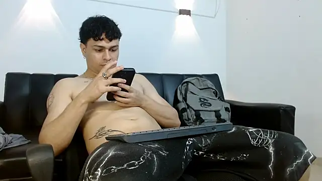 Snapshot of Philip_Jons chatting on April 2026 08:54:02 PM Philip Jons online show from April 2026 08:54:02 PM