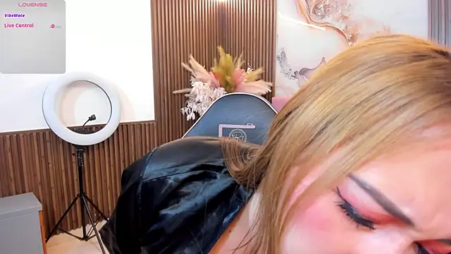 Snapshot of LUNAKITTY_TAY chatting on July 2026 11:37:02 AM LUNAKITTY TAY online show from July 2026 11:37:02 AM