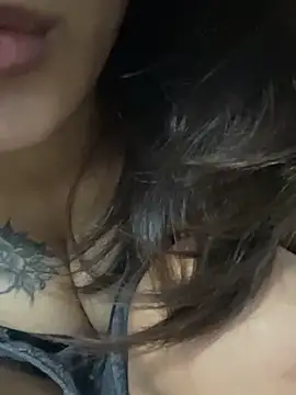 Snapshot of -Nuna- chatting on April 2026 05:28:01 PM -Nuna- online show from April 2026 05:28:01 PM