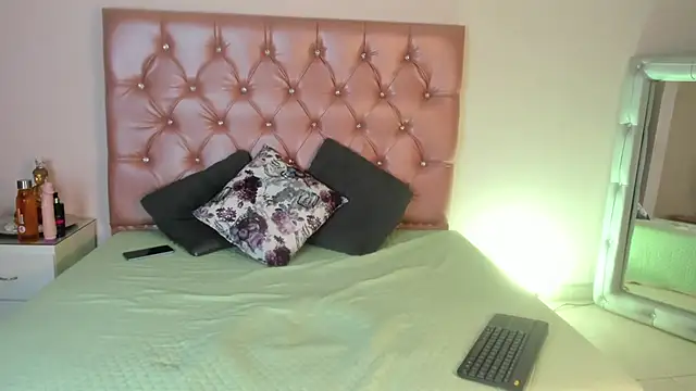 Snapshot of Ashtart_1 chatting on April 2026 03:29:02 AM Ashtart 1 online show from April 2026 03:29:02 AM