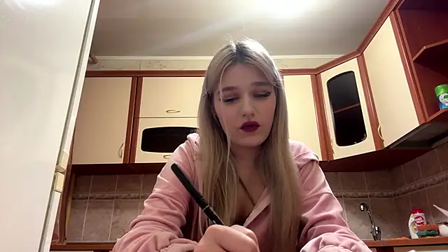 MiaBerlateen online show from February 2026 03:41:02 PM