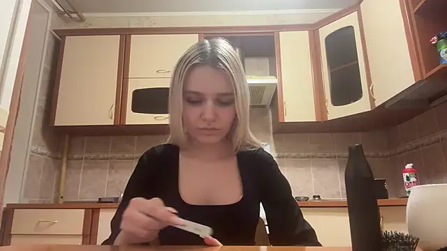 MiaBerlateen online show from February 2026 06:06:02 PM