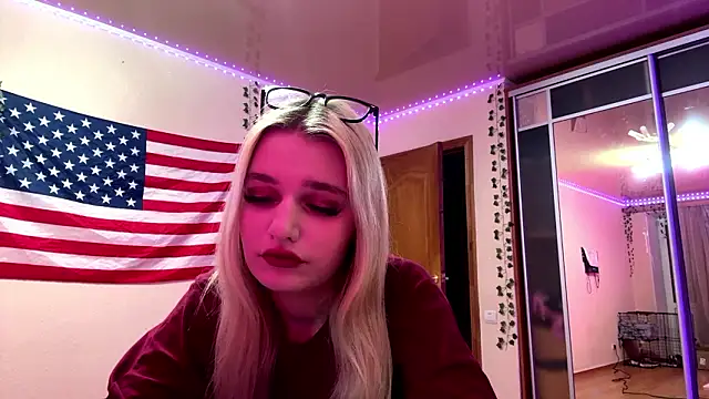 MiaBerlateen online show from March 2026 05:20:01 PM