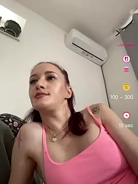 Snapshot of Roxyfoxyyy chatting on June 2026 06:26:02 AM Roxyfoxyyy online show from June 2026 06:26:02 AM