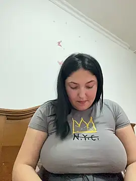 Snapshot of Amber_Sinn chatting on May 2026 06:25:02 PM Amber Sinn online show from May 2026 06:25:02 PM