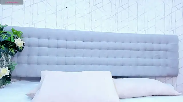 Snapshot of MiiaTauro chatting on March 2026 01:37:01 PM MiiaTauro online show from March 2026 01:37:01 PM