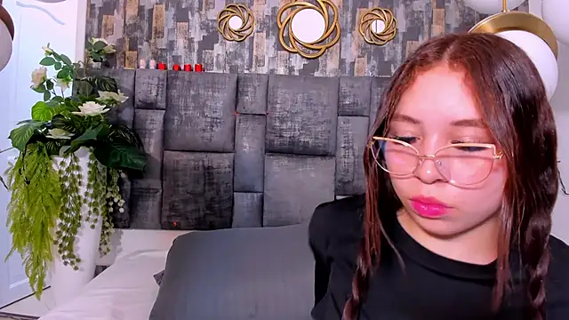 Snapshot of MiiaTauro chatting on March 2026 02:12:02 PM MiiaTauro online show from March 2026 02:12:02 PM