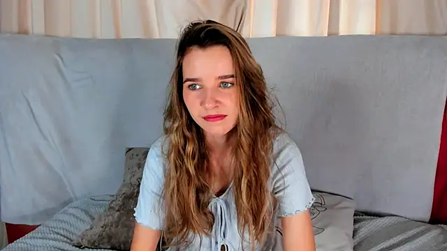 Snapshot of OnyxViper chatting on April 2026 07:04:01 AM OnyxViper online show from April 2026 07:04:01 AM