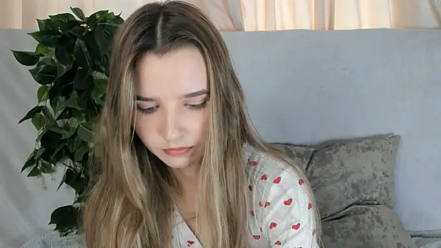 Snapshot of OnyxViper chatting on April 2026 07:33:01 AM OnyxViper online show from April 2026 07:33:01 AM