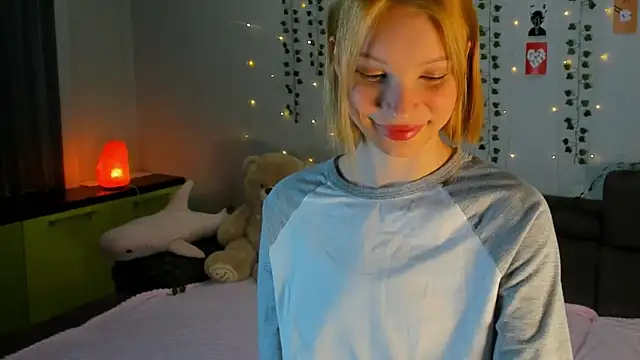 Snapshot of Kiracute18 chatting on March 2026 04:52:01 PM Kiracute18 online show from March 2026 04:52:01 PM