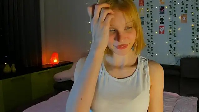 Snapshot of Kiracute18 chatting on April 2026 07:55:01 PM Kiracute18 online show from April 2026 07:55:01 PM