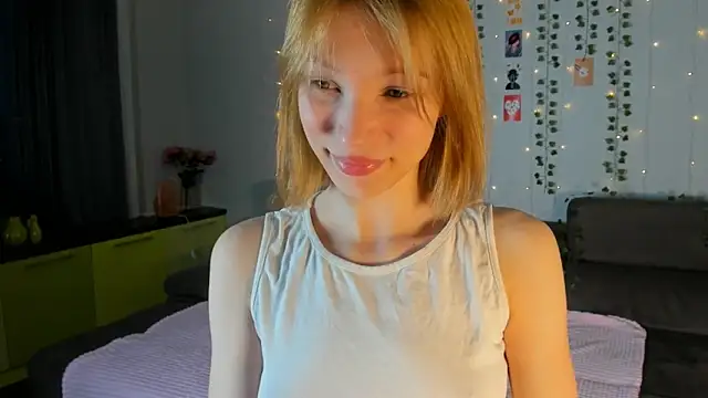 Snapshot of Kiracute18 chatting on May 2026 04:15:01 PM Kiracute18 online show from May 2026 04:15:01 PM