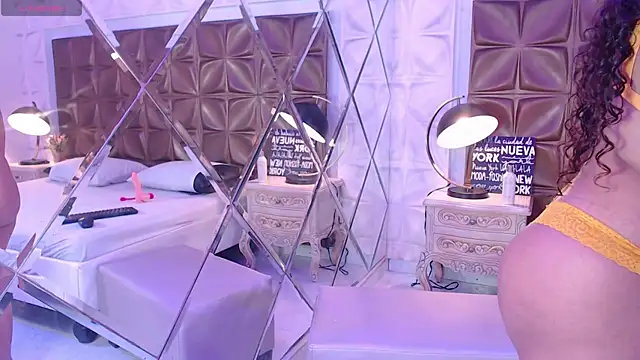 Snapshot of LunaJohns chatting on April 2026 12:35:02 PM LunaJohns online show from April 2026 12:35:02 PM