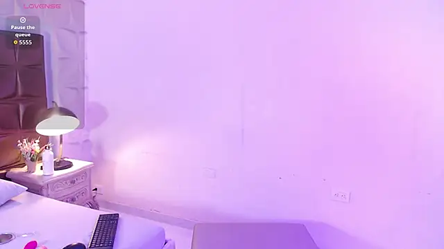 Snapshot of LunaJohns chatting on April 2026 12:43:02 PM LunaJohns online show from April 2026 12:43:02 PM