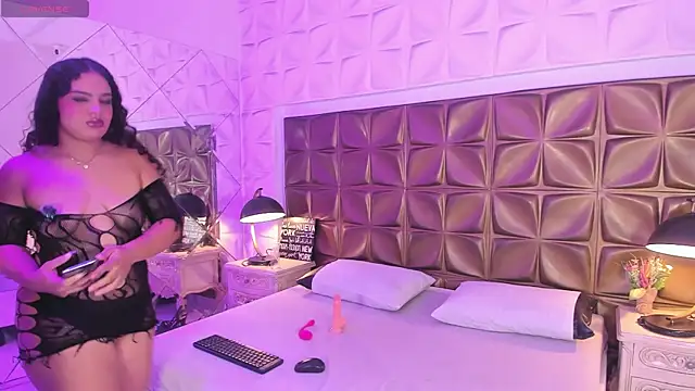 Snapshot of LunaJohns chatting on April 2026 12:29:02 PM LunaJohns online show from April 2026 12:29:02 PM