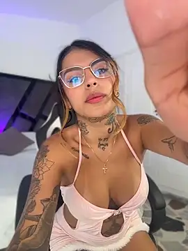 Snapshot of Abi_sexxx1 chatting on May 2026 01:05:02 PM Abi sexxx1 online show from May 2026 01:05:02 PM