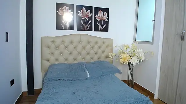 Kitty f00x online show from March 2026 07:18:02 PM