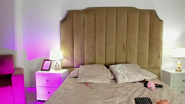 Alessiia Moon online show from April 2026 08:42:02 PM