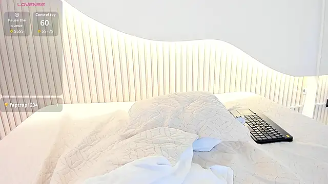 Snapshot of Kloe_skinny chatting on April 2026 07:58:02 PM Kloe skinny online show from April 2026 07:58:02 PM