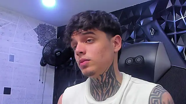 Declan-Foxx online show from April 2026 08:58:01 PM