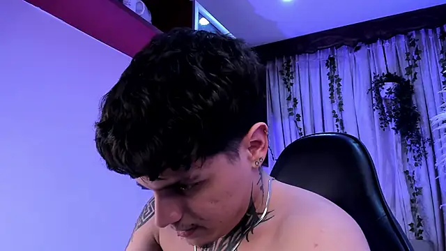 Declan-Foxx online show from April 2026 04:29:01 AM