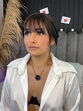 Nanda vixen  online show from February 2026 09:00:01 PM