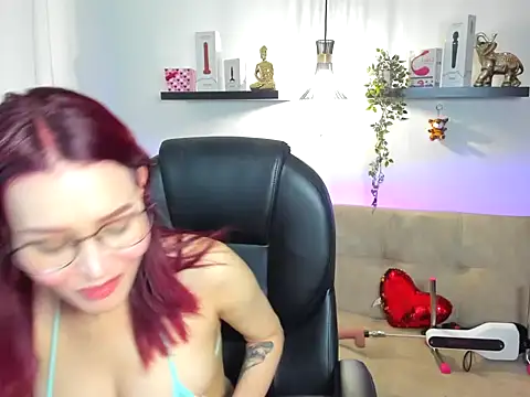 Snapshot of naomy_stanley chatting on April 2026 01:44:01 AM naomy stanley online show from April 2026 01:44:01 AM