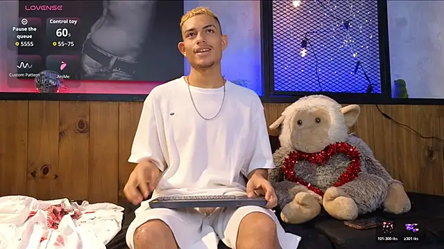 Snapshot of ItsZairen chatting on February 2026 04:53:01 AM ItsZairen online show from February 2026 04:53:01 AM