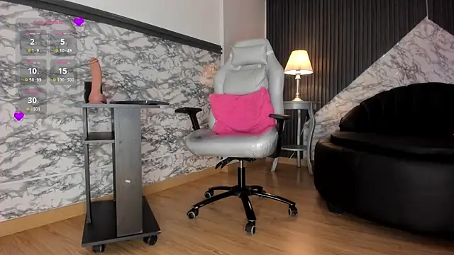 AmandaSilkHeels online show from April 2026 06:47:01 PM