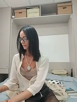 Snapshot of SophiaRemington chatting on May 2026 03:28:01 PM SophiaRemington online show from May 2026 03:28:01 PM