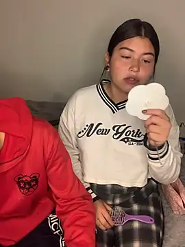 Snapshot of Damn__Love chatting on April 2026 05:45:02 AM Damn Love online show from April 2026 05:45:02 AM