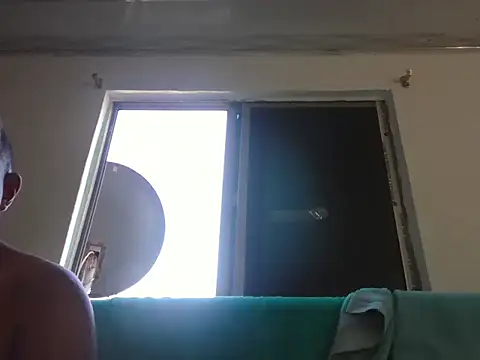 Snapshot of Quillero18 chatting on February 2026 02:42:02 PM Quillero18 online show from February 2026 02:42:02 PM