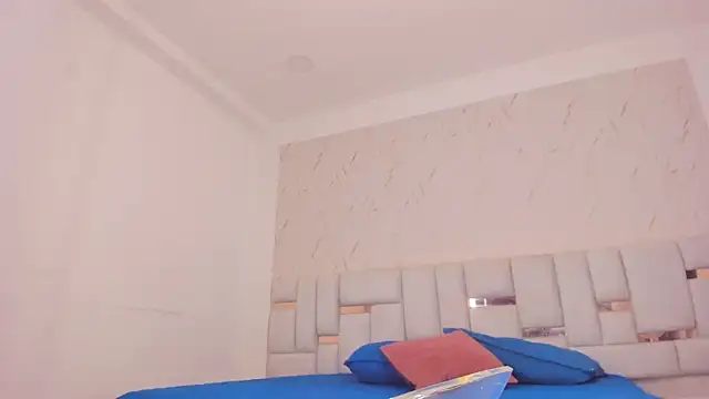 Snapshot of hermione_brown chatting on April 2026 07:52:02 PM hermione brown online show from April 2026 07:52:02 PM