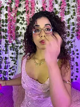 Woo isDaphne online show from February 2026 11:05:02 PM