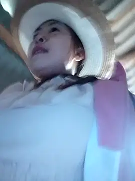 Yiyoongg online show from April 2026 12:05:02 AM