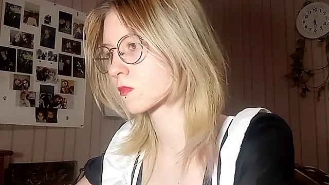 Snapshot of RunawayBr1de chatting on February 2026 02:25:01 PM RunawayBr1de online show from February 2026 02:25:01 PM