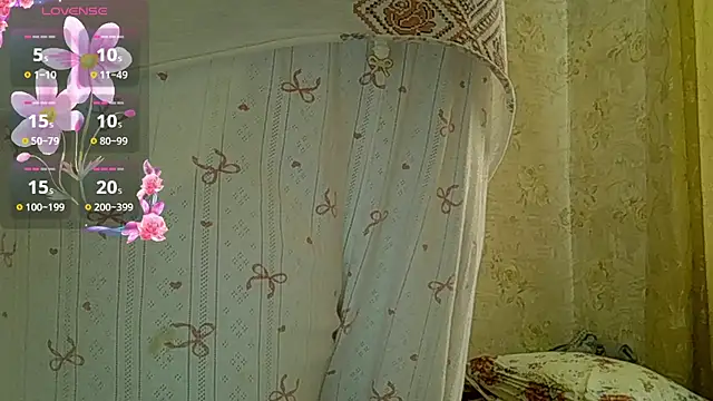 Snapshot of CurvyWild_Lady30 chatting on April 2026 08:33:02 AM CurvyWild Lady30 online show from April 2026 08:33:02 AM