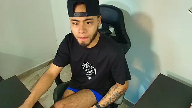 Snapshot of Xanderstone00 chatting on February 2026 05:00:02 PM Xanderstone00 online show from February 2026 05:00:02 PM