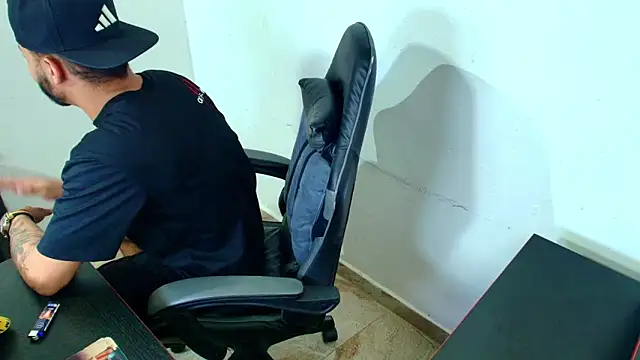 Snapshot of Xanderstone00 chatting on March 2026 05:28:02 PM Xanderstone00 online show from March 2026 05:28:02 PM