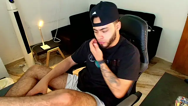 Snapshot of Xanderstone00 chatting on March 2026 04:17:02 AM Xanderstone00 online show from March 2026 04:17:02 AM