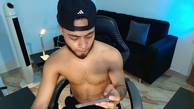 Snapshot of Xanderstone00 chatting on March 2026 05:07:01 PM Xanderstone00 online show from March 2026 05:07:01 PM