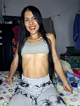 Snapshot of Alannys19 chatting on April 2026 04:19:01 AM Alannys19 online show from April 2026 04:19:01 AM