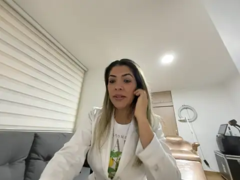 Encantadora Eva online show from February 2026 01:46:02 AM