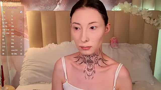 Snapshot of roxy_morrison_x chatting on April 2026 01:21:01 PM roxy morrison x online show from April 2026 01:21:01 PM