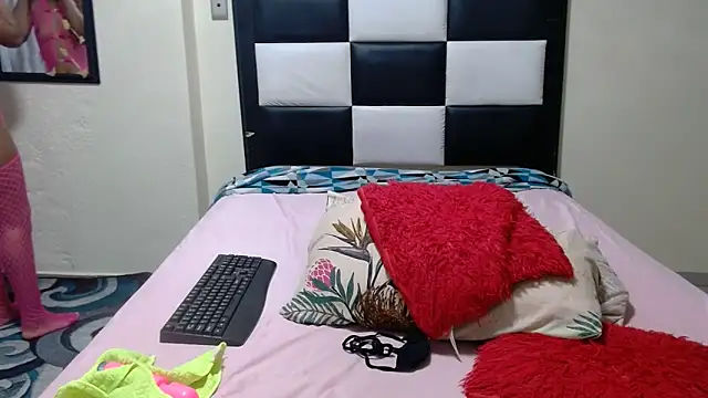 Snapshot of VeronaDimexx chatting on April 2026 08:28:02 PM VeronaDimexx online show from April 2026 08:28:02 PM